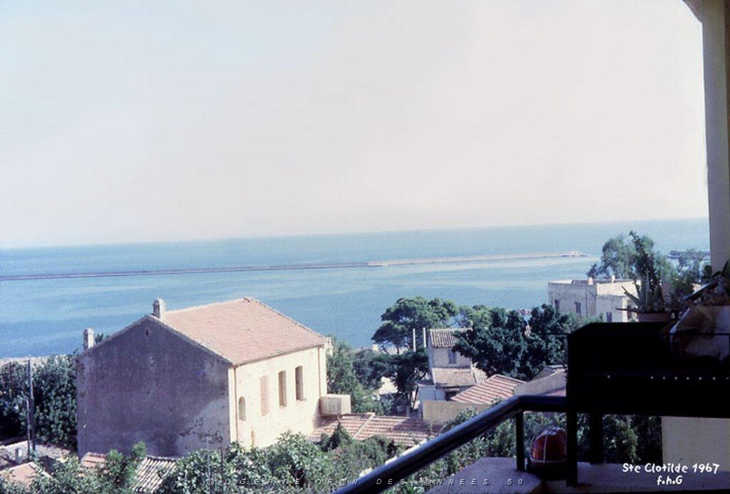 MERS EL KEBIR SAINE CLOTILDE AVEC VUE SUR LE LARGE 1967.JPG